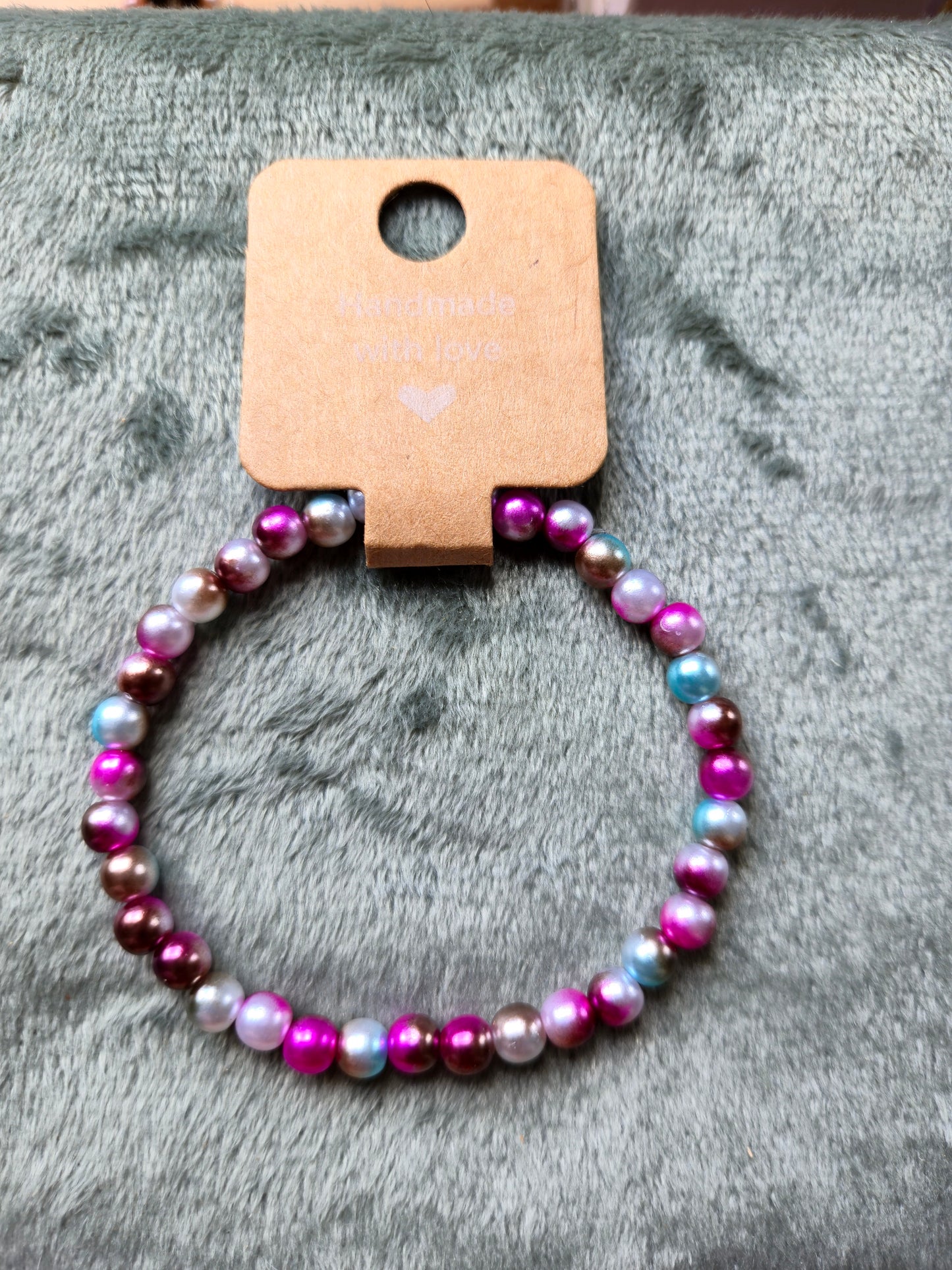 Multi pinks colored beaded bracelet
