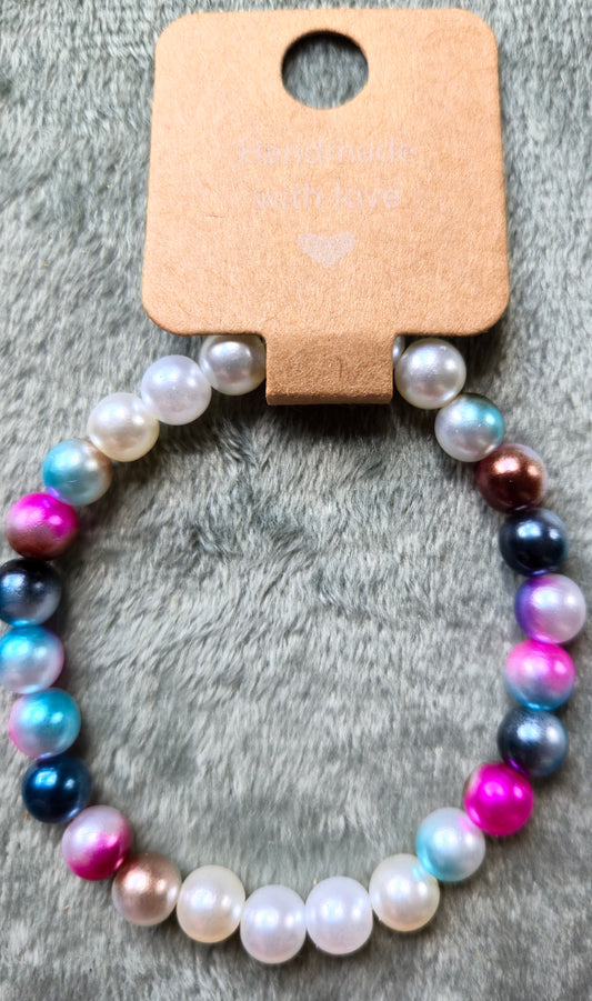 White and multicolored beaded bracelet
