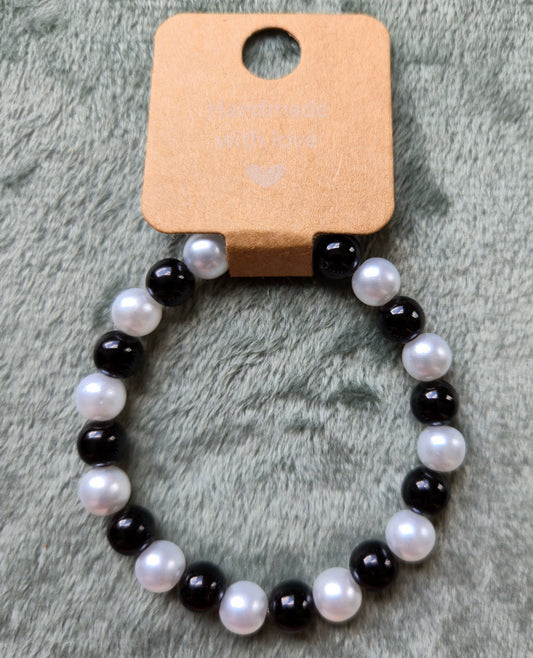 Black and white beaded bracelet